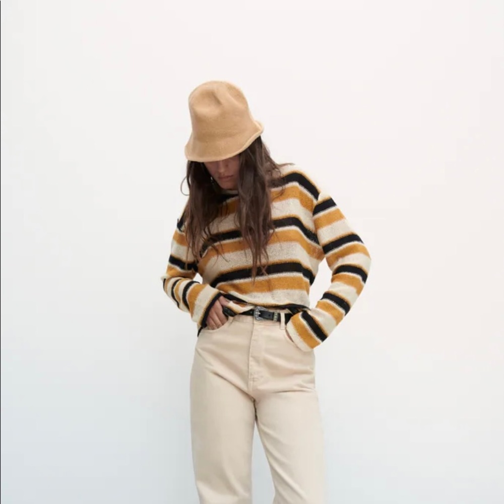 FOR GOOD  CROP SWEATER SIZE S/M
